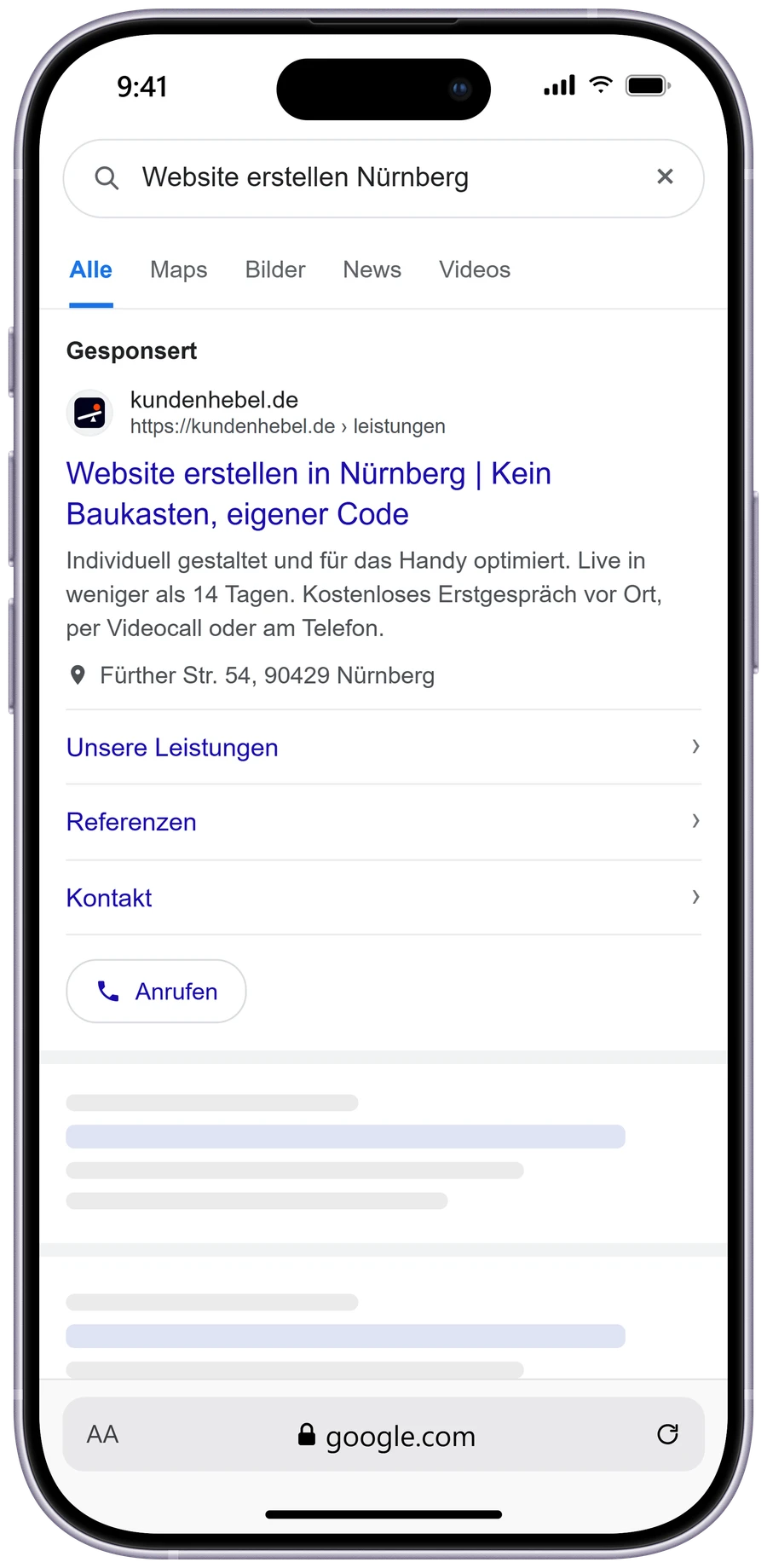 Nachgestellte Google-Suche auf einem iPhone nach „Website erstellen Nürnberg“. Ganz oben eine als „Gesponsert“ gekennzeichnete Anzeige von kundenhebel.de mit dem Titel „Website erstellen in Nürnberg | Kein Baukasten, eigener Code“, dem Text „Individuell gestaltet und für das Handy optimiert. Live in weniger als 14 Tagen. Kostenloses Erstgespräch vor Ort, per Videocall oder am Telefon.“, der Adresse Fürther Str. 54, Links zu Leistungen, Referenzen und Kontakt sowie einem Knopf zum Anrufen.